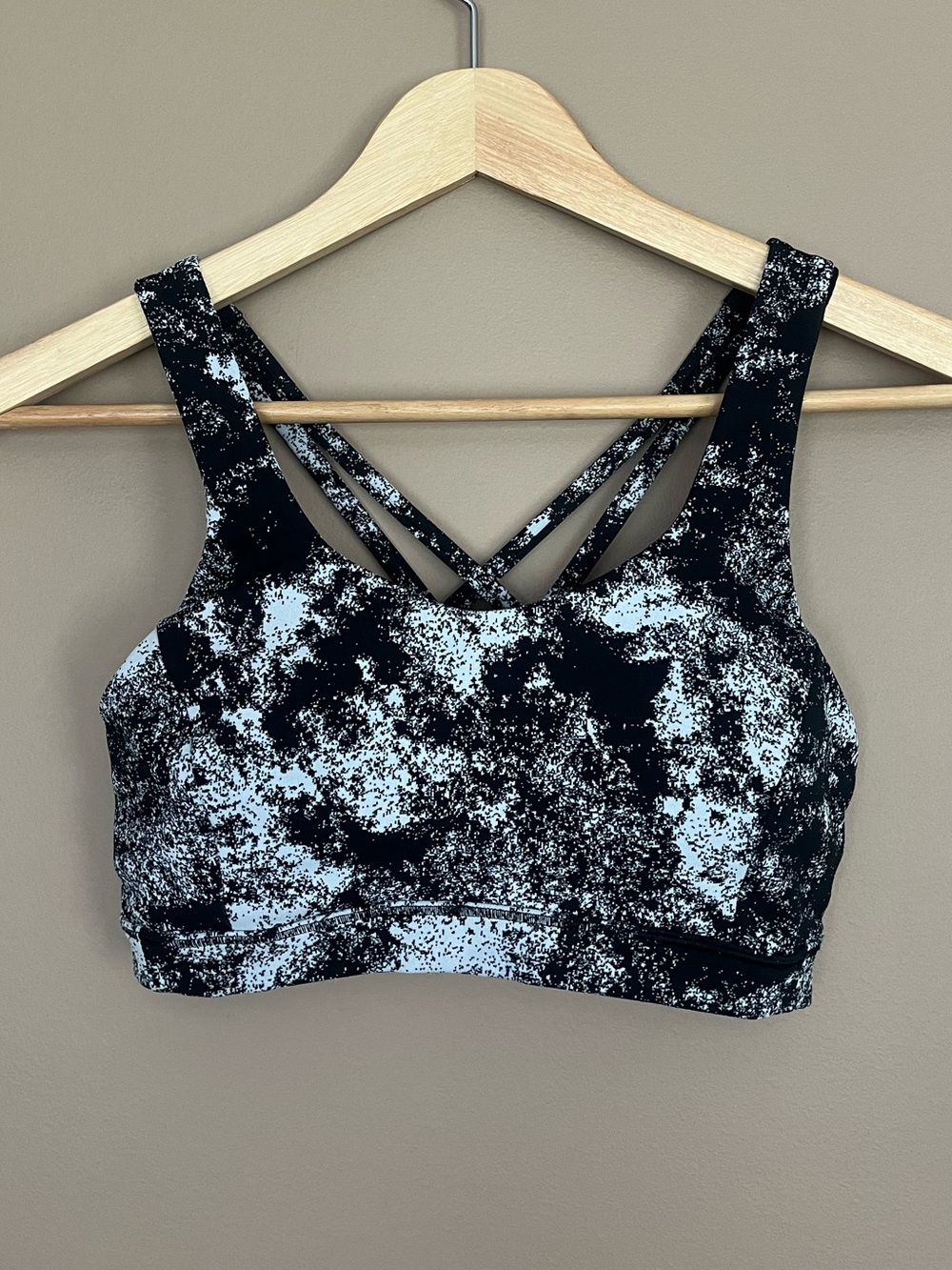 {Lululemon} Free To Be Serene Bra Light Support in Aerify Jacquard Black Alpine